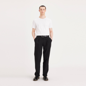 Easy Khakis. Pleated. Classic Fit