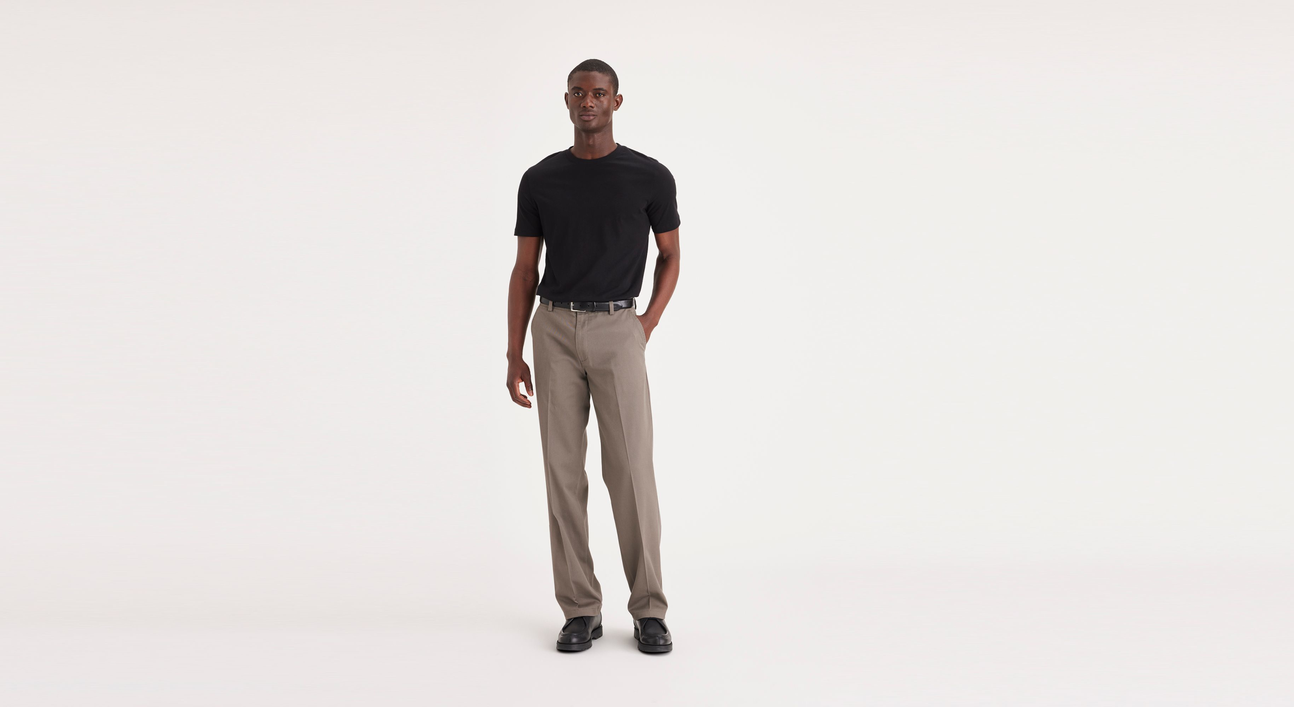 Easy Khakis. Classic Fit