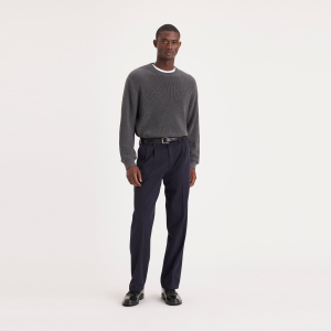 Easy Khakis. Pleated. Classic Fit